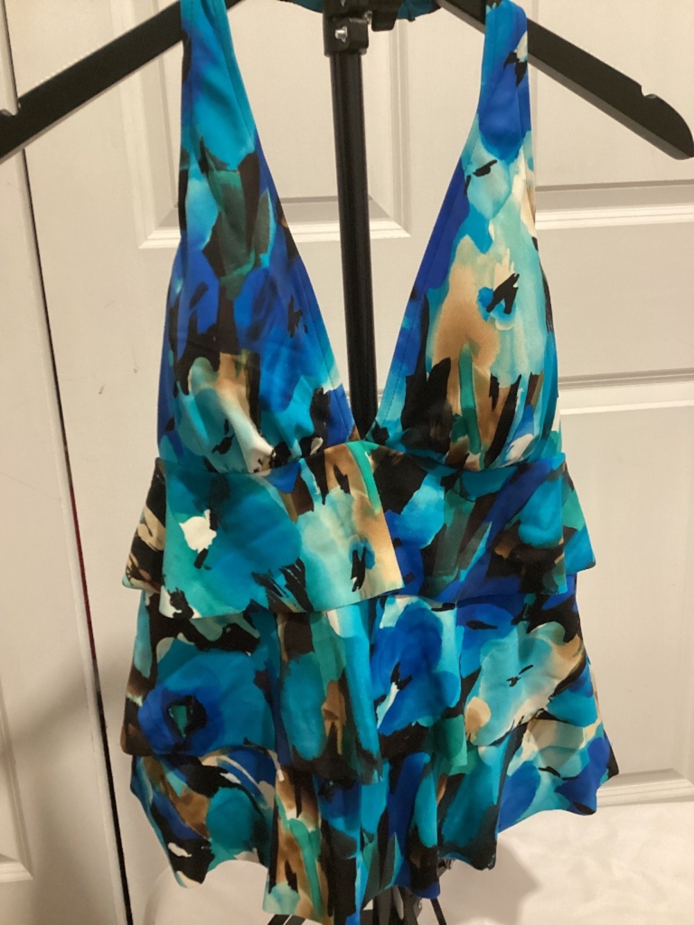 Caribbean Joe haltered bust support and ruffled tiered front swim top